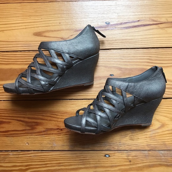 Eileen Fisher Silver Chrome Strappy Wedges, EUC, 7.5 - Picture 5 of 10